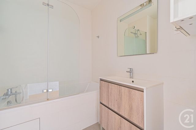 Appartement F2 à vendre - 2 pièces - 46.01 m2 - PARIS - 75011 - ILE-DE-FRANCE - Century 21 Alexandre Dumas
